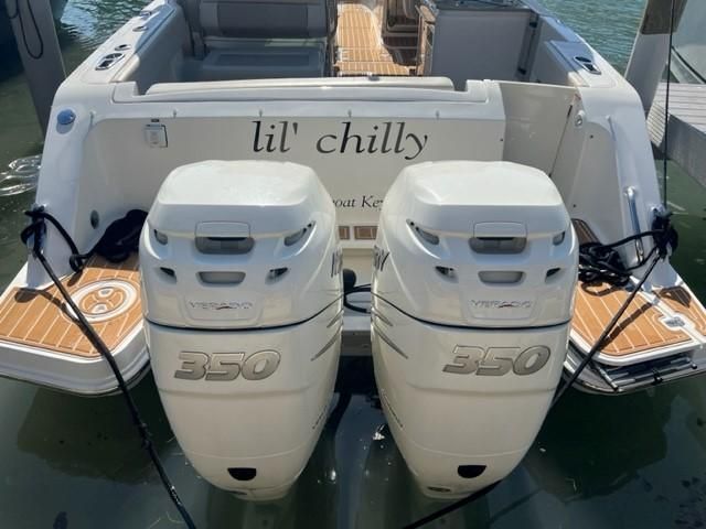 2020 Boston Whaler 320 Vantage