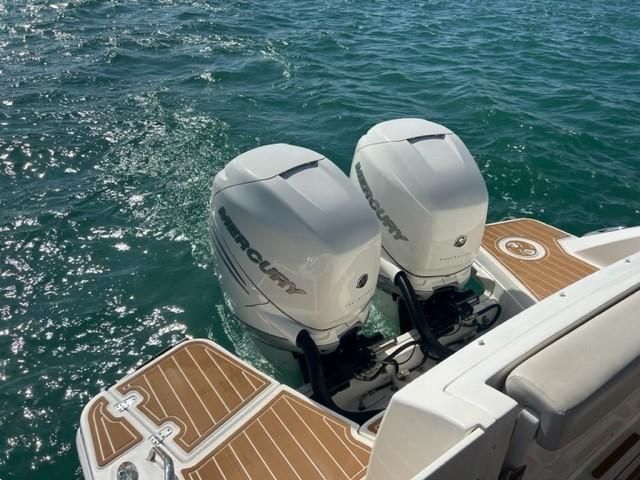 2020 Boston Whaler 320 Vantage