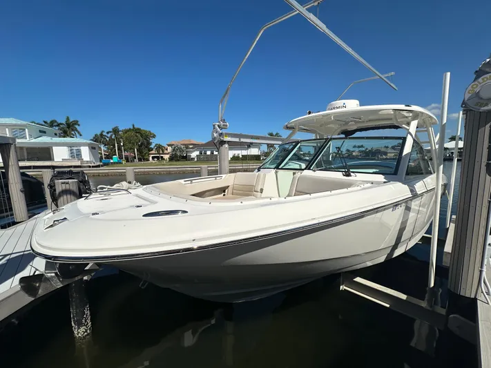  Yacht Photos Pics 2018 Boston Whaler 320 Vantage boat docked under clear blue sky.