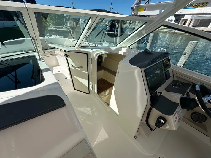  Yacht Photos Pics 2018 Boston Whaler 320 Vantage boat interior with helm and seating area.