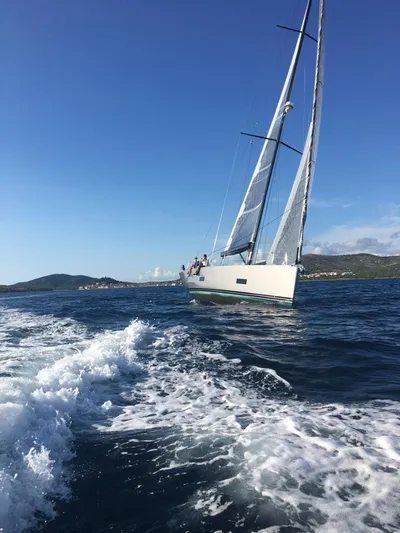 Sultans Of Swing Yacht Photos Pics Sailing yacht Solaris 50 with carbon mast gliding on open sea, 2020 model.