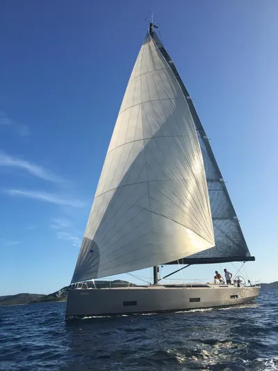 Sultans Of Swing Yacht Photos Pics 2020 Solaris 50 sailboat with carbon mast sailing on open water under clear blue sky.