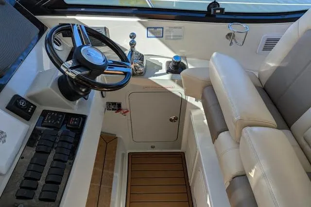 Nautalia Yacht Photos Pics 2013 Sea Ray 470 Sundancer helm with steering wheel and control panel.