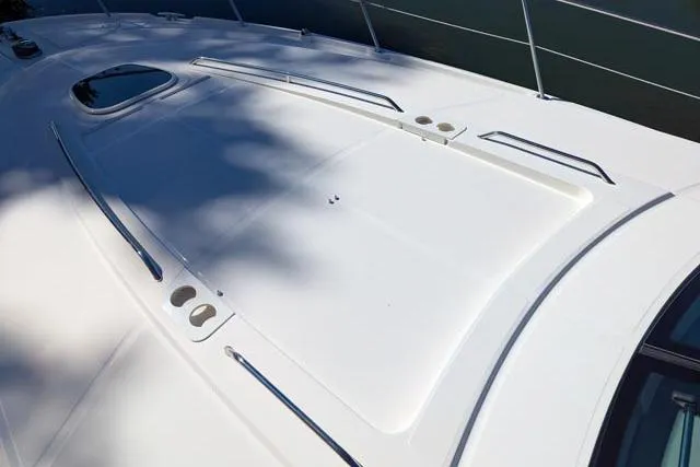 Nautalia Yacht Photos Pics 2013 Sea Ray 470 Sundancer yacht deck with sleek design and stainless steel railings.