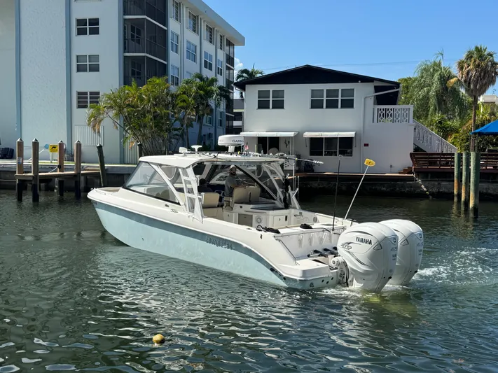  Yacht Photos Pics 2019 Everglades 340 Dual Console boat cruising near waterfront homes.