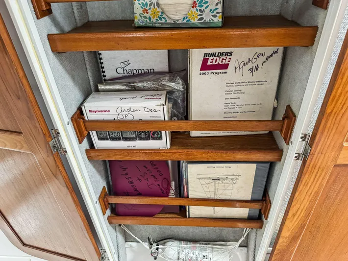 Kisa Yacht Photos Pics Cabinet with books and manuals on a Manta 42, year 2000.