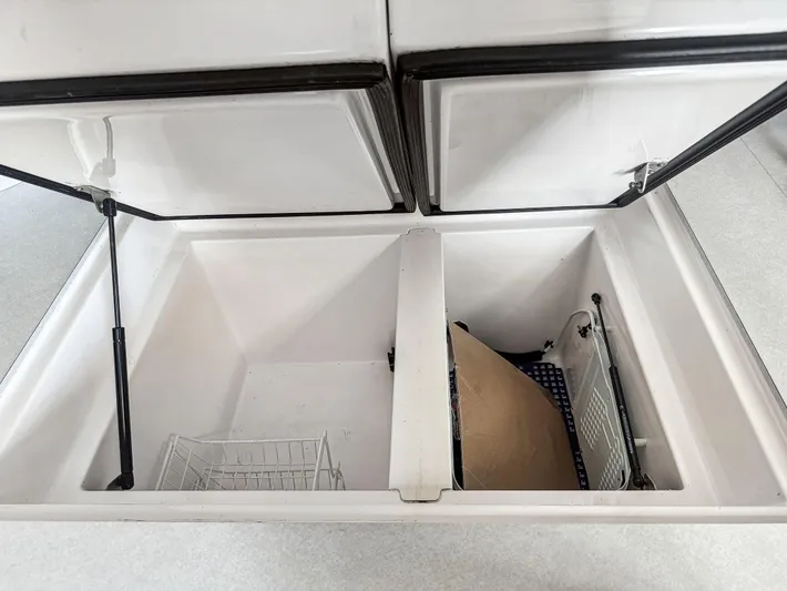 Kisa Yacht Photos Pics Open storage compartment in a 2000 Manta 42 boat, featuring dual lids and wire baskets.