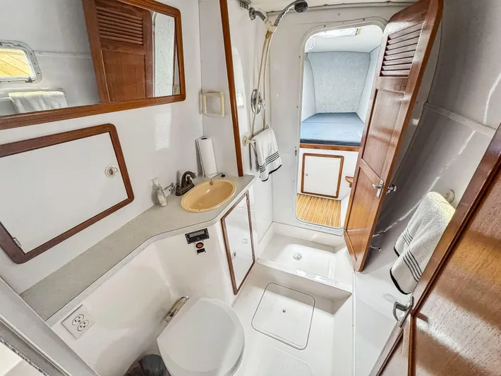 Kisa Yacht Photos Pics Bathroom interior of 2000 Manta 42 yacht with shower, sink, and toilet.