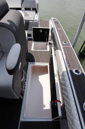  Yacht Photos Pics 2019 Statement 350 Open boat with open storage compartments on deck.