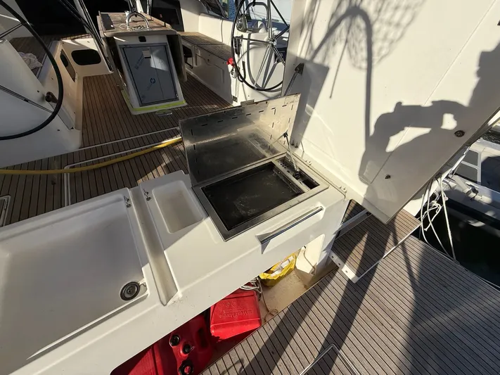 Telemachus Yacht Photos Pics 