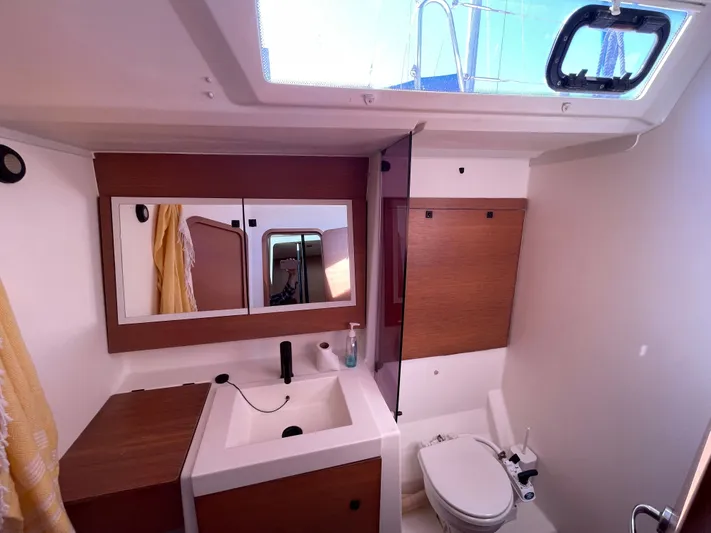 Telemachus Yacht Photos Pics 