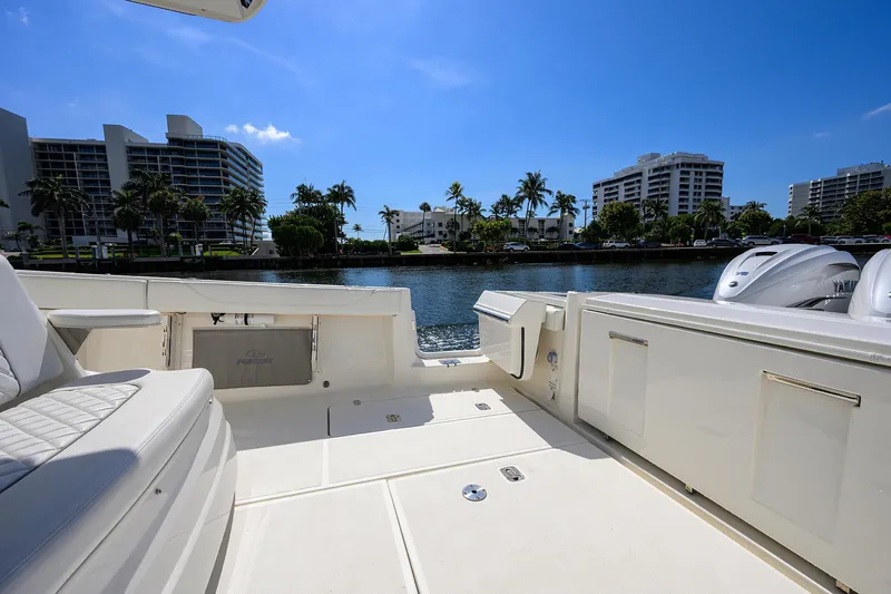 Reel Deal Yacht Photos Pics Pursuit 37 REEL DEAL - Cockpit