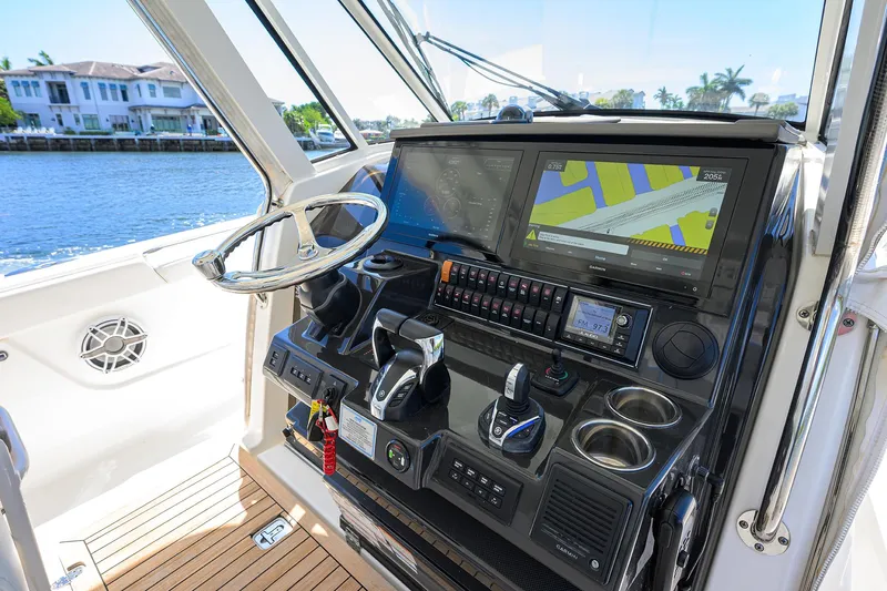 Reel Deal Yacht Photos Pics Pursuit 37 REEL DEAL - Helm Station