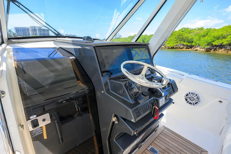 Reel Deal Yacht Photos Pics Pursuit 37 REEL DEAL - Helm Station