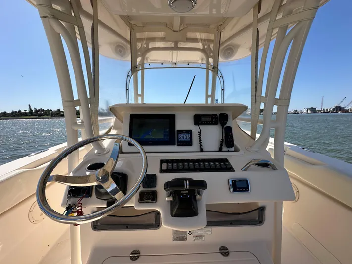 Instigator Yacht Photos Pics INSTIGATOR - Helm electronics