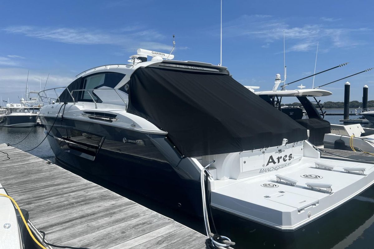 2022 Cruisers Yachts 46 