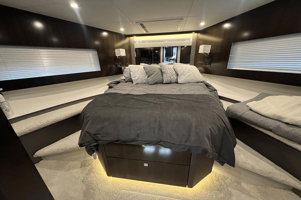 2022 Cruisers Yachts 46 