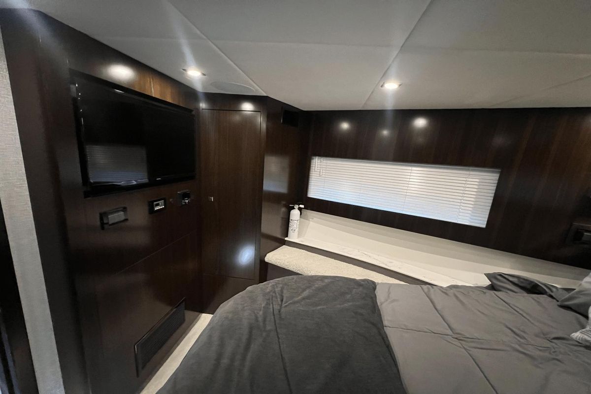 2022 Cruisers Yachts 46 