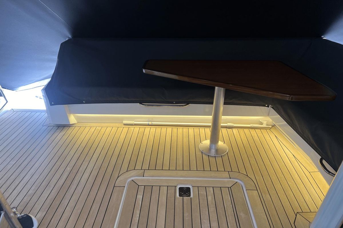 2022 Cruisers Yachts 46 