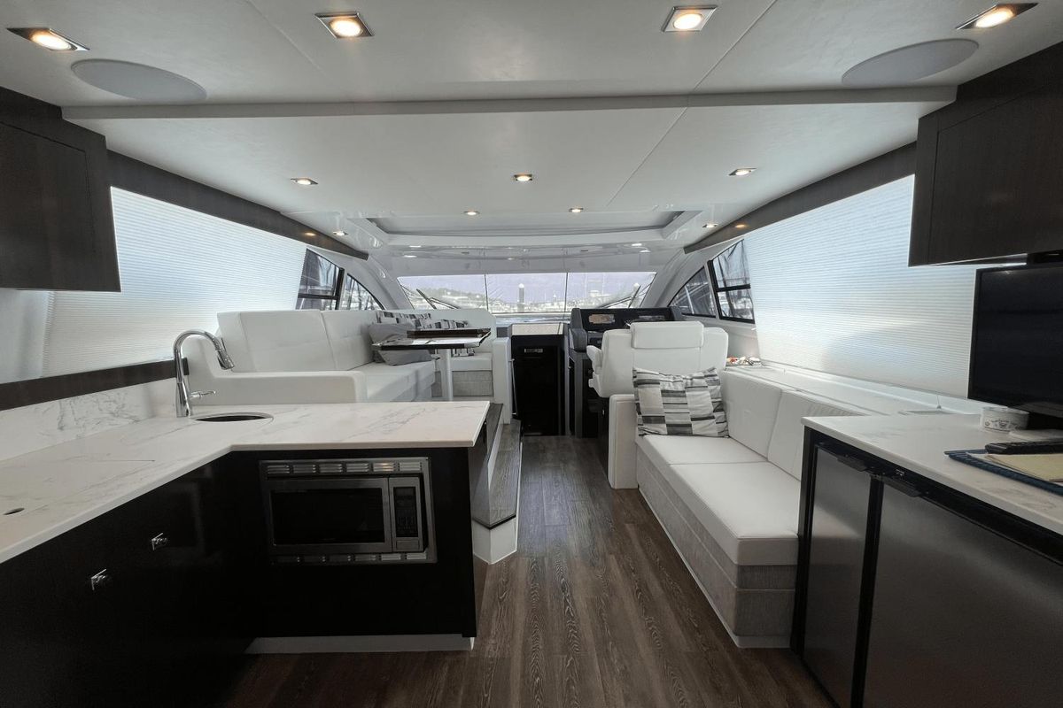 2022 Cruisers Yachts 46 