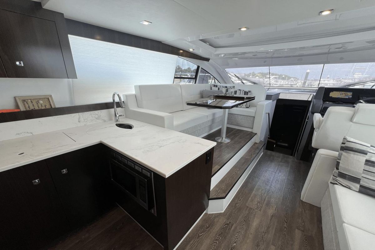 2022 Cruisers Yachts 46 