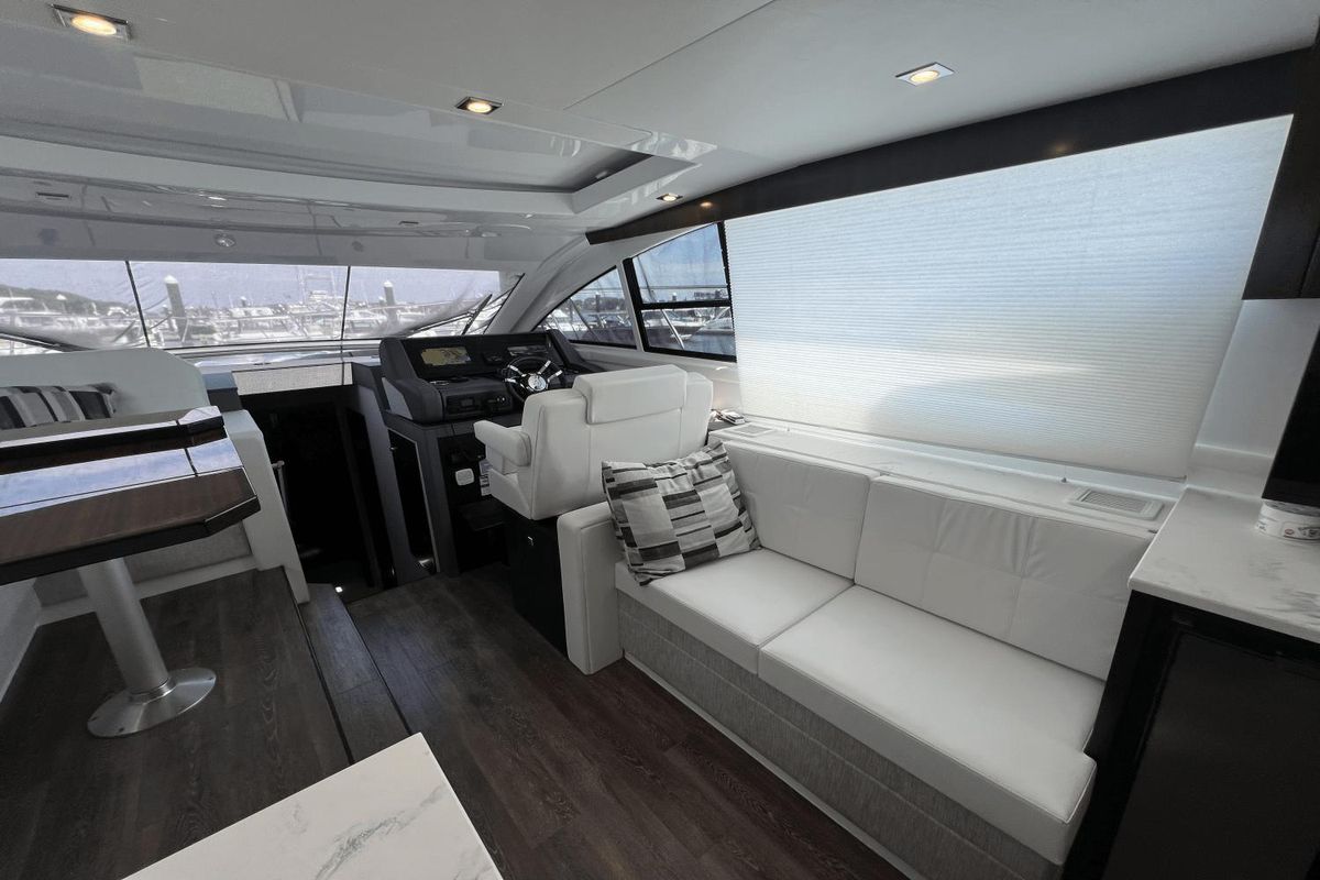 2022 Cruisers Yachts 46 