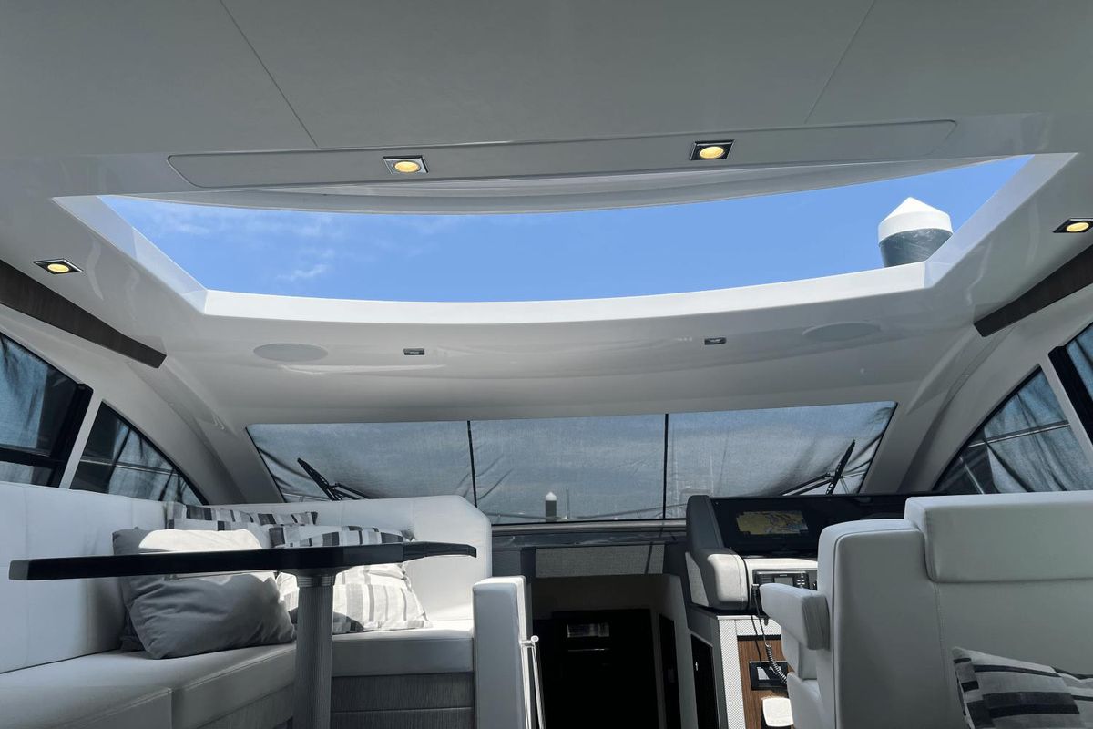 2022 Cruisers Yachts 46 