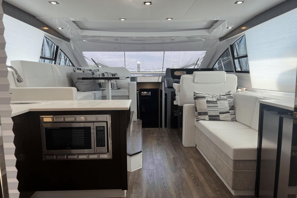 2022 Cruisers Yachts 46 