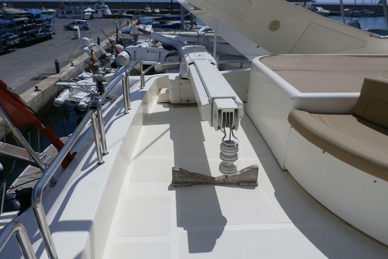 1999-94-6-ferretti-yachts-custom-line-94