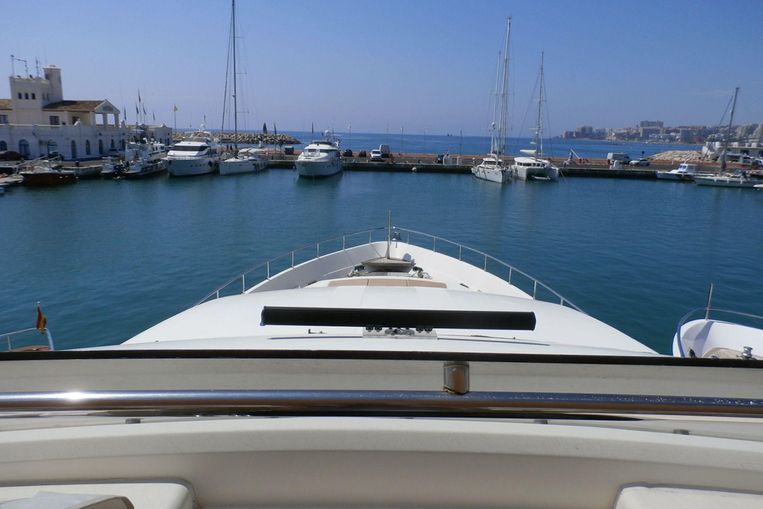 1999-94-6-ferretti-yachts-custom-line-94
