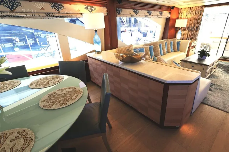 Sea Hack Yacht Photos Pics Salon starboard side - aft view