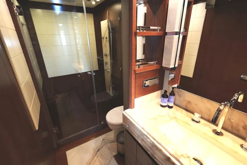 Sea Hack Yacht Photos Pics Master stateroom head, forward with shower stall