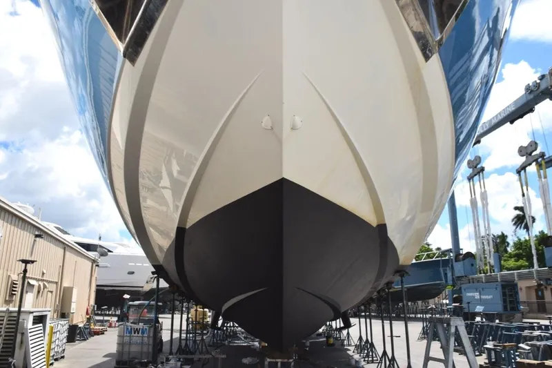 Sea Hack Yacht Photos Pics Performance hull - bow entry