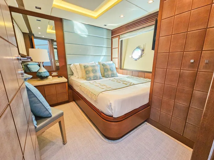 Sea Hack Yacht Photos Pics Portside guest stateroom