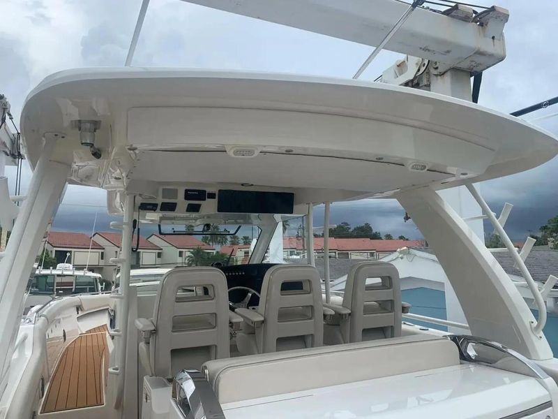 2020 Boston Whaler 420 Outrage