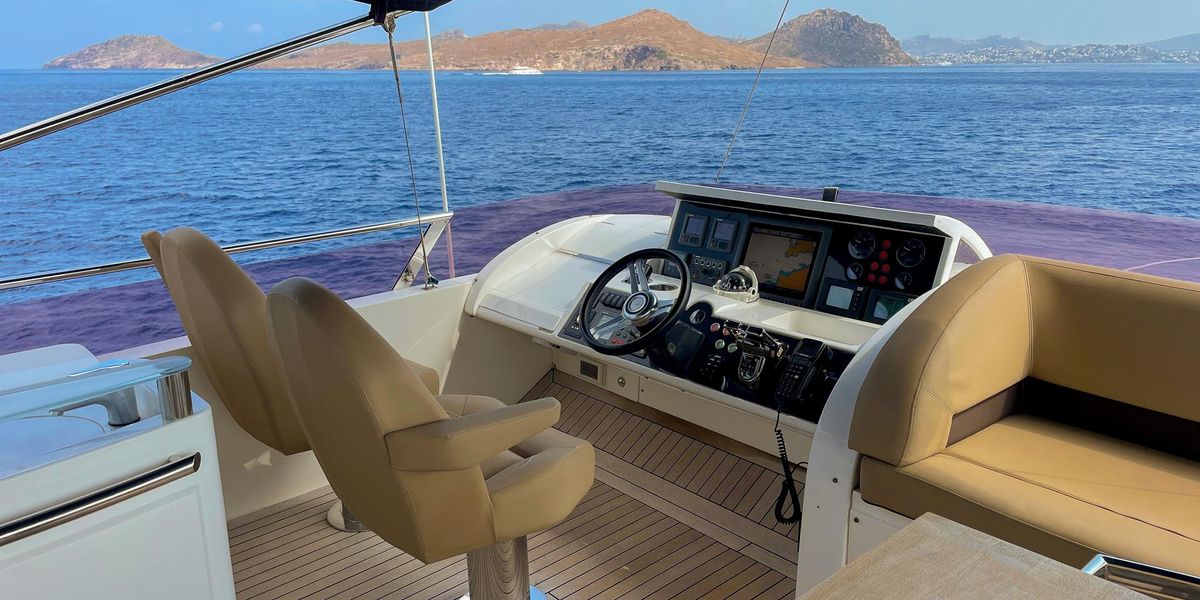 2012 Princess 73 