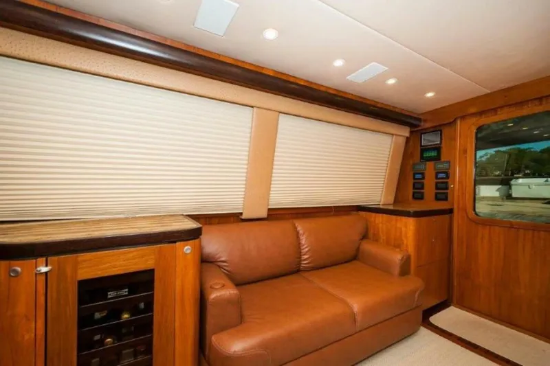 Perra Mala Yacht Photos Pics 2010 Spencer 57 Convertible- Perra Mala- Salon