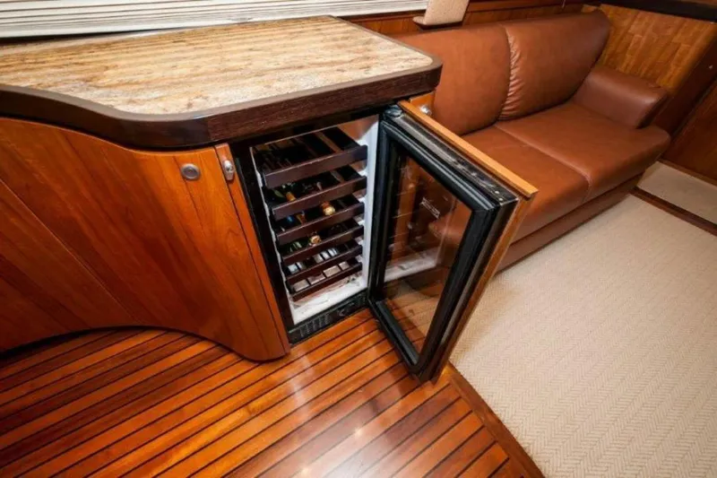 Perra Mala Yacht Photos Pics 2010 Spencer 57 Convertible- Perra Mala- Salon