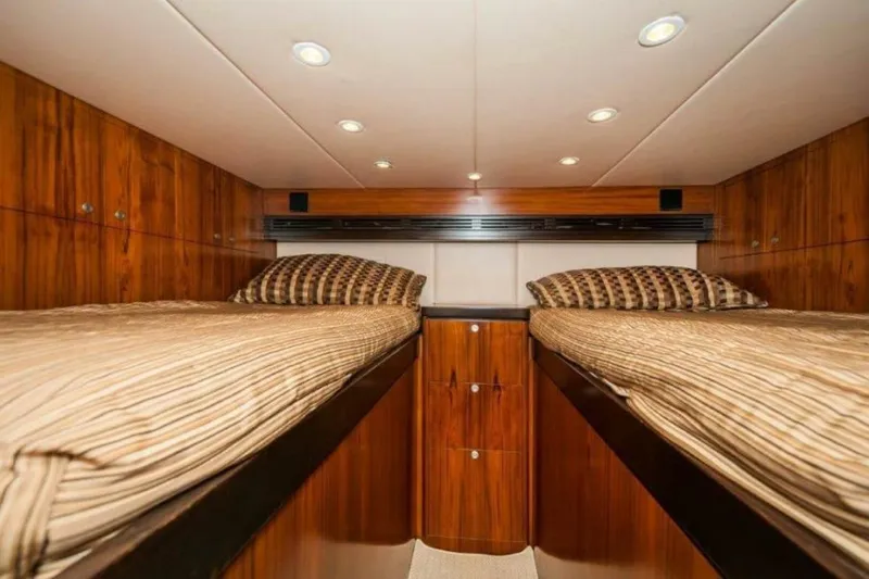 Perra Mala Yacht Photos Pics 2010 Spencer 57 Convertible- Perra Mala- VIP Stateroom