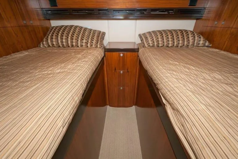 Perra Mala Yacht Photos Pics 2010 Spencer 57 Convertible- Perra Mala- VIP Stateroom