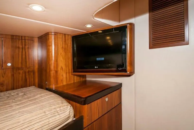 Perra Mala Yacht Photos Pics 2010 Spencer 57 Convertible- Perra Mala- VIP Stateroom