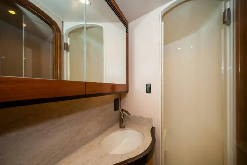 Perra Mala Yacht Photos Pics 2010 Spencer 57 Convertible- Perra Mala- VIP Head