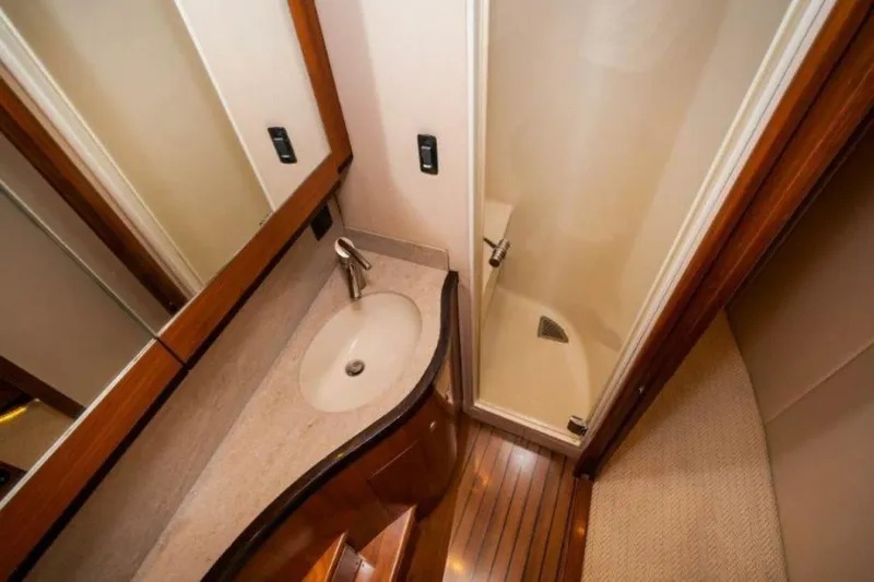 Perra Mala Yacht Photos Pics 2010 Spencer 57 Convertible- Perra Mala- VIP Head