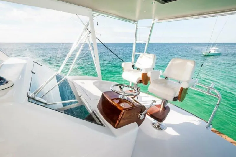 Perra Mala Yacht Photos Pics 2010 Spencer 57 Convertible- Perra Mala- Helm