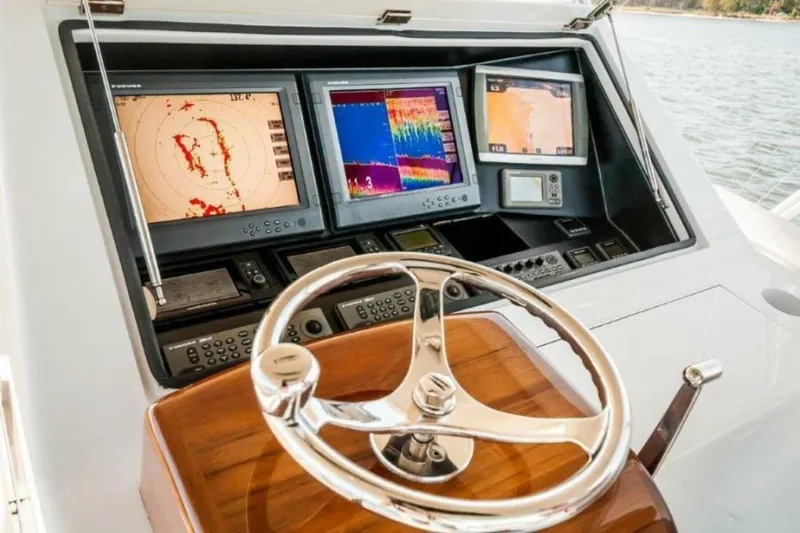 Perra Mala Yacht Photos Pics 2010 Spencer 57 Convertible- Perra Mala- Helm