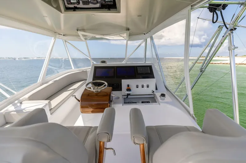 Perra Mala Yacht Photos Pics 2010 Spencer 57 Convertible- Perra Mala- Helm