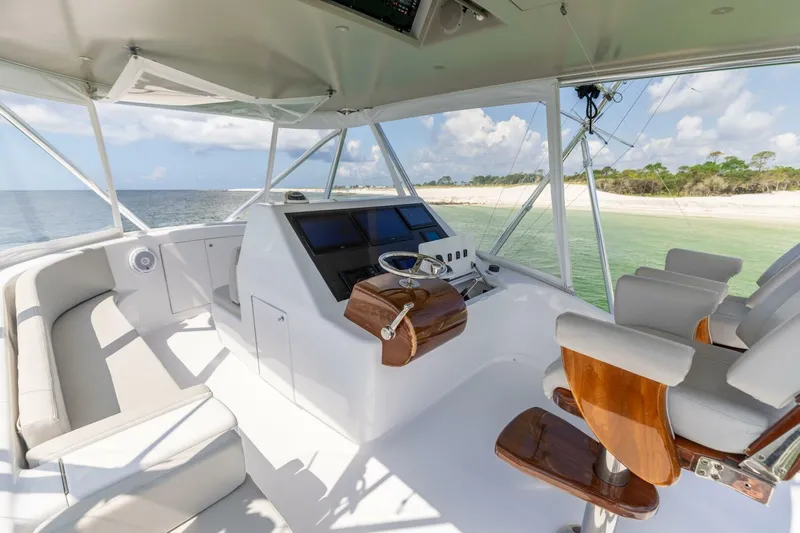 Perra Mala Yacht Photos Pics 2010 Spencer 57 Convertible- Perra Mala- Helm