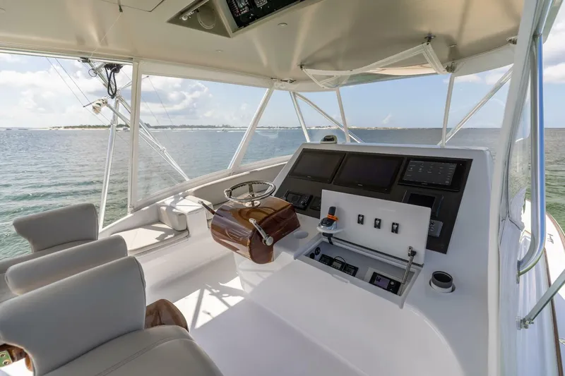 Perra Mala Yacht Photos Pics 2010 Spencer 57 Convertible- Perra Mala- Helm