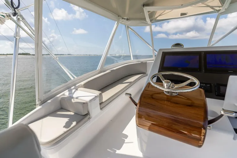 Perra Mala Yacht Photos Pics 2010 Spencer 57 Convertible- Perra Mala- Helm