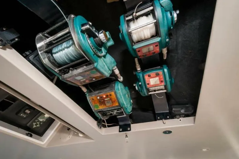 Perra Mala Yacht Photos Pics 2010 Spencer 57 Convertible- Perra Mala- Helm